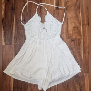 ANGL White Lace Spaghetti Strap Backless Romper. Small